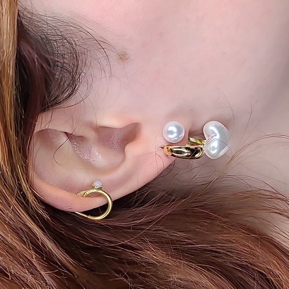 Liscel Jewelry - Pearl Heart Earrings White Gold Tone Lightweight Stud Brand New Hypoallergenic